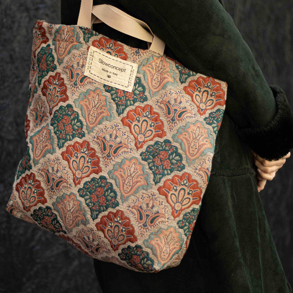 Shopper/tote bag in tessuto gobelin, foderata con cerniera fantasia