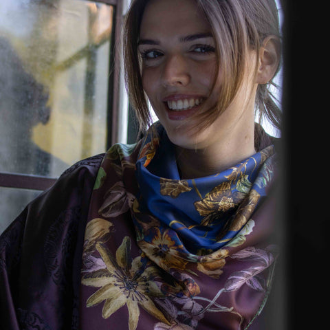 Foulard in Pura Seta con Stampa Fiori di Porcellana - 1102