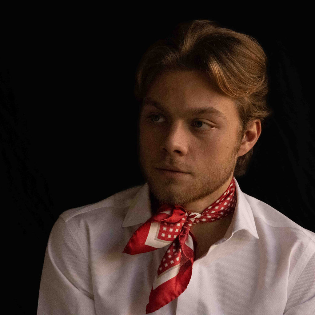 Bandana in pura seta stampa micro disegno rosso 1012 – Slowconcept