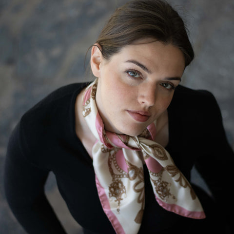 Foulard in Pura Seta con Stampa Gioielli della Regina - Cod 1106