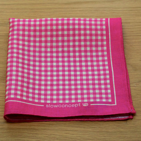 pochette fuxia stampata su tessuto puro lino disegno vichy rosa fuxia