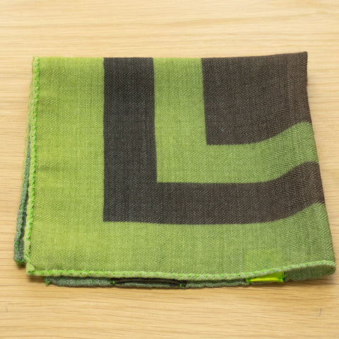 fazzoletto da taschino in pura lana stampata su tessuto spigato made in Italy verde e marrone