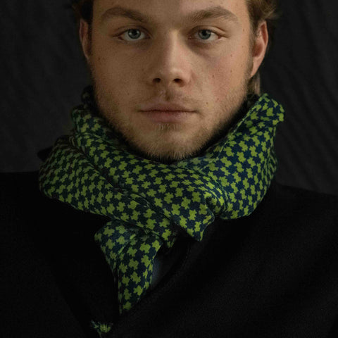 100% WOOL PRINTED SCARF NAVY/BRIGTH GREEN COD 399