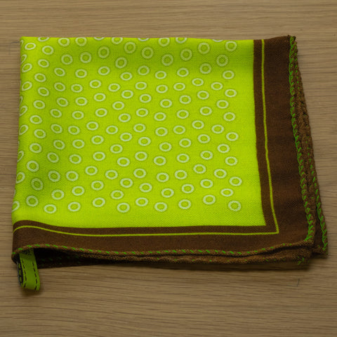 pochette verde in lana stampata pois con bordo marrone