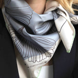 Foulard in Pura Seta cm 70x70 disegno bio fiore color grigio Cod 563