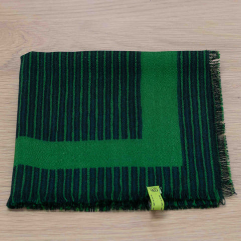 pochette in lana stampata verde sfrangiata sui lati