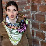 Foulard in pura Seta stampa fiore romantico colore beige e marrone Cod 856
