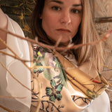 Foulard in pura Seta stampa fiore con centro unito, colore beige Cod 858