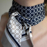 Bandeau in pura seta geometrica blu - 938