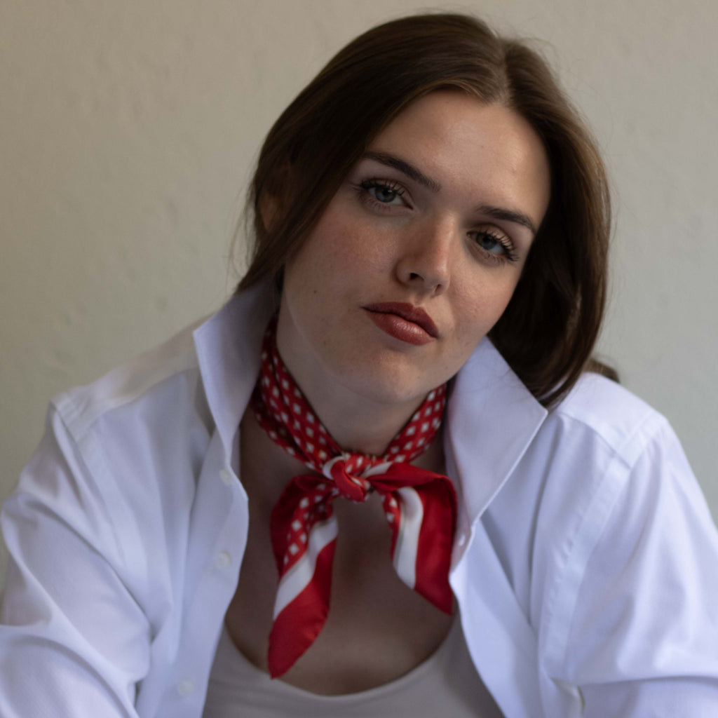 Bandana in pura seta micro disegno rosso 951 – Slowconcept