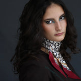 Bandeau in Pura Seta disegno anelli colore bordeaux ed ecru. Cod 629