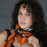 Foulard cm 90x90 Pura Seta disegno ovali colore nero arancio Cod. 650