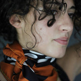 Foulard cm 90x90 Pura Seta disegno ovali colore nero arancio Cod. 650